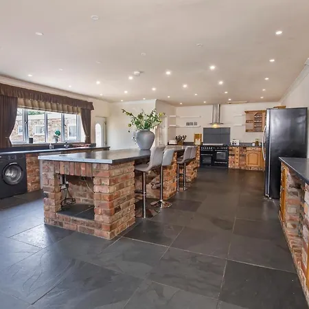 The Gardens - Stunning Farmhouse * York