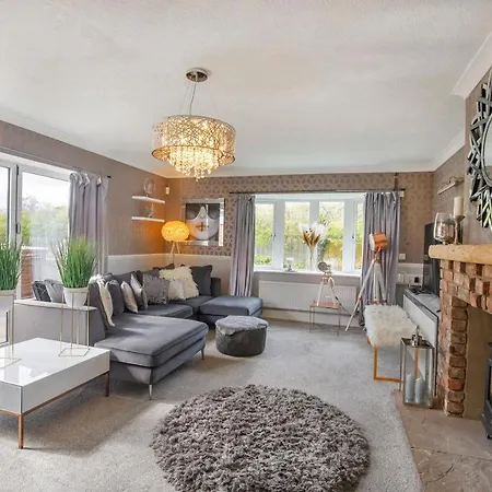 The Gardens - Stunning Farmhouse