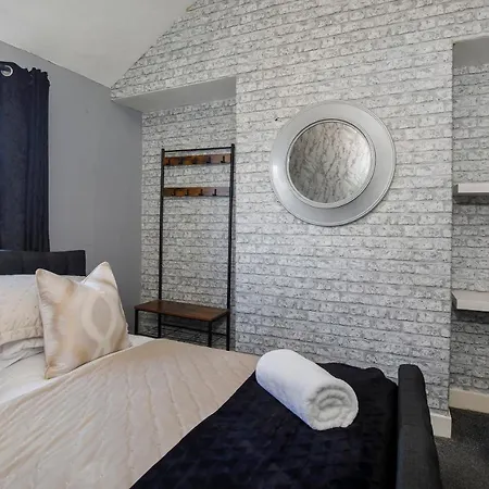 The Gardens - Stunning Farmhouse *