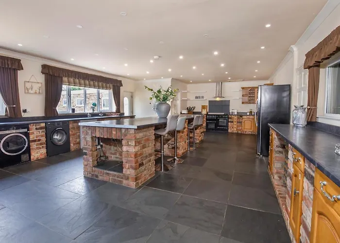 The Gardens - Stunning Farmhouse * York